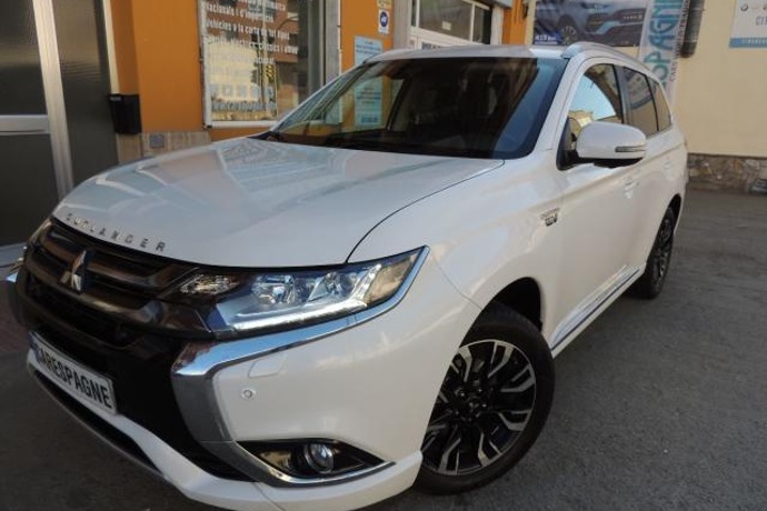MITSUBISHI OUTLANDER PHEV Kaiteki 4WD