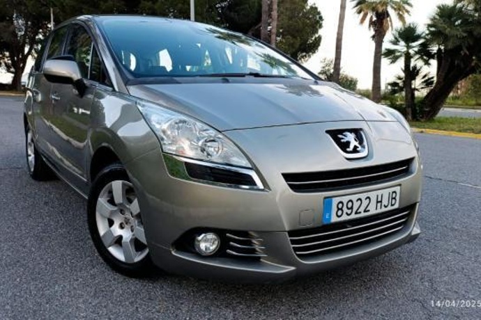 PEUGEOT 5008 Access 1.6 HDi 110 7 plazas