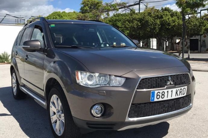 MITSUBISHI OUTLANDER 2.2 KAITEKI 4WD 7 PLAZAS