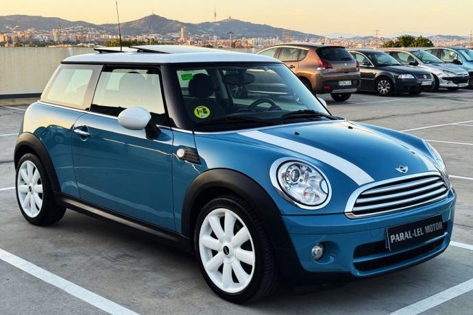 MINI COOPER D con SOLO 89.000 KMs y TECHO SOLAR!