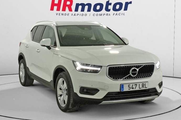 VOLVO XC40 T3 Momentum Pro