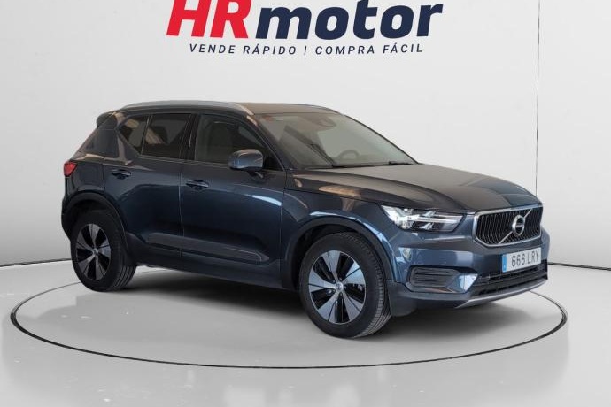VOLVO XC40 T3 Momentum Pro
