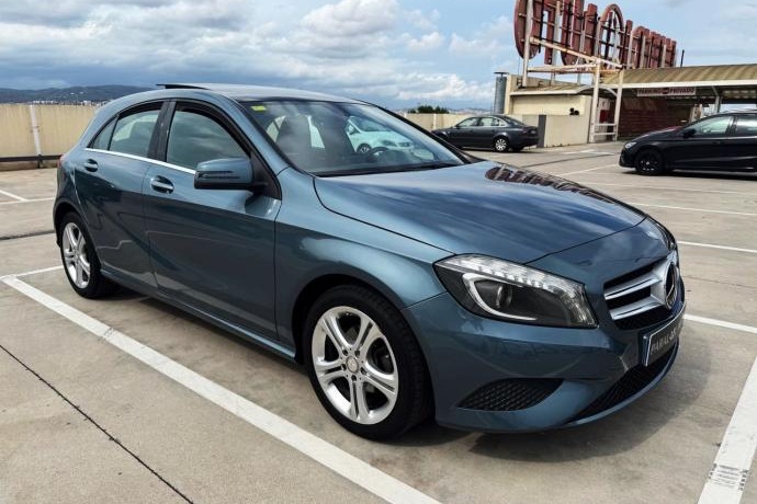 MERCEDES-BENZ A 180 CDI AUTOMÁTICO con TECHO SOLAR, CUERO MIXTO...