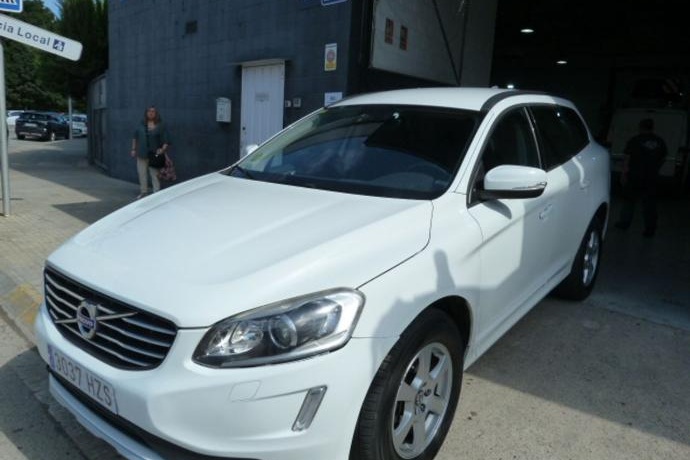 VOLVO XC70 VOLVO XC60 2.0 D3 Momentum 136 CV