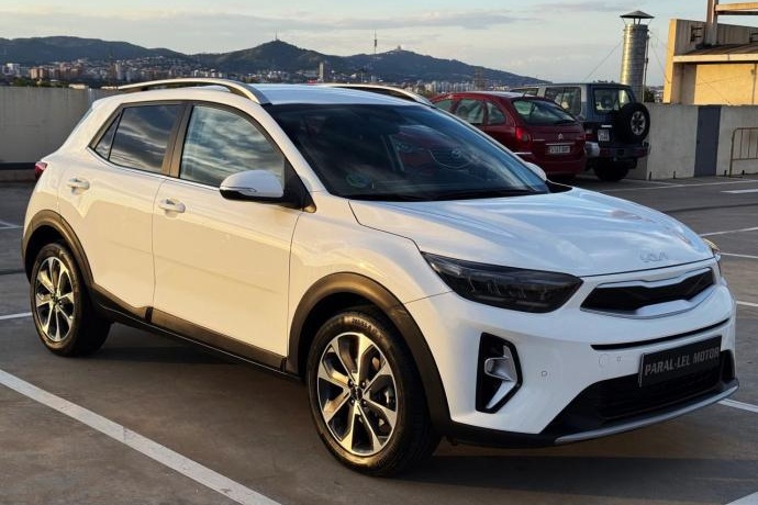 KIA STONIC 1.0 TGDi MHEV STYLE EDITION con SOLO 12.000 KMs!