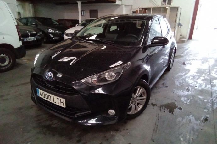 TOYOTA YARIS 1.5 120H Business Plus