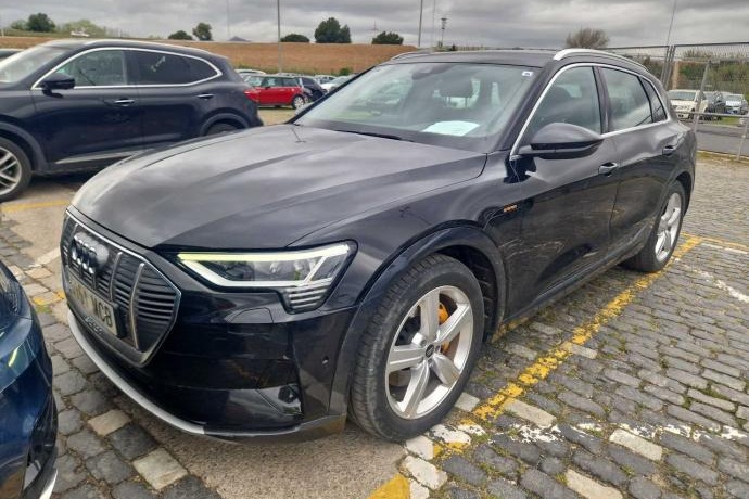 AUDI e-tron Advanced 55 quattro