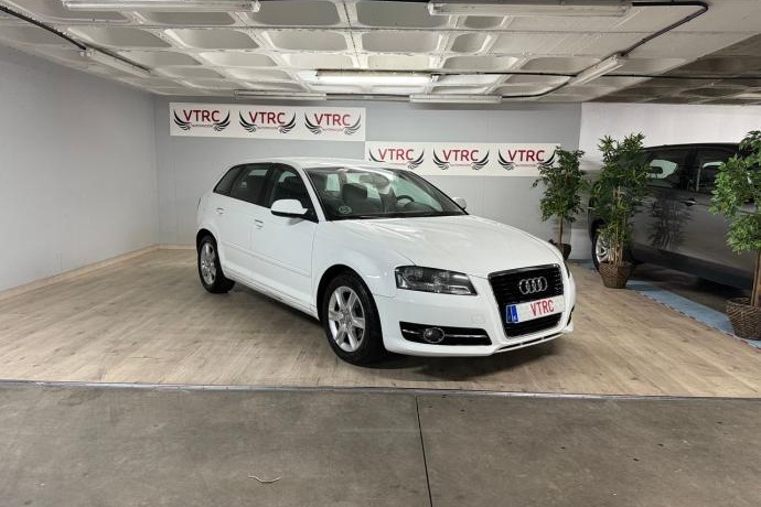 AUDI A3 Sportback 1.6 TDI 105 Stronic Attraction