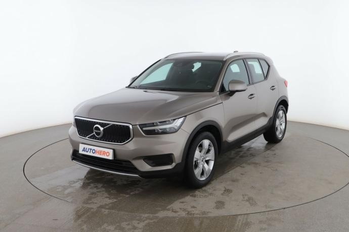VOLVO XC40 2.0 D3 Momentum Pro 2WD