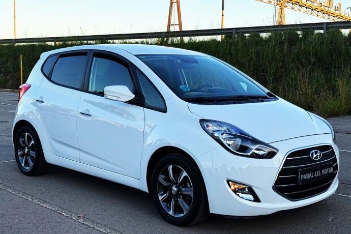 HYUNDAI iX20 1.6 MPI con PANTALLA TÁCTIL, LLANTA...