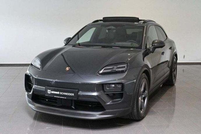PORSCHE MACAN 4