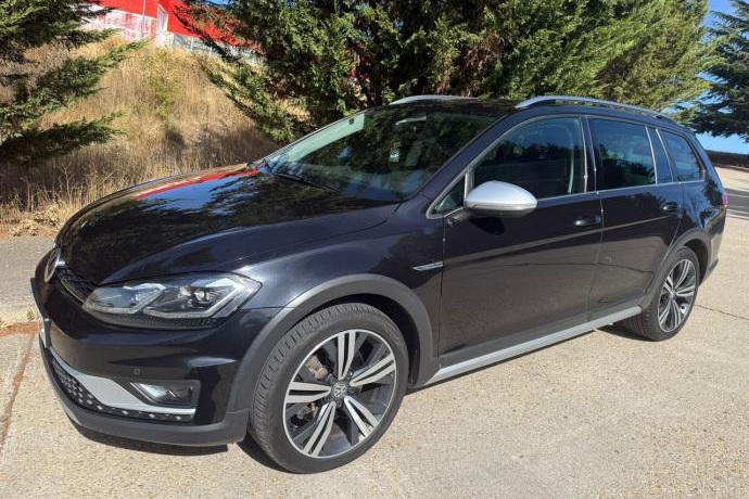 VOLKSWAGEN GOLF Alltrack