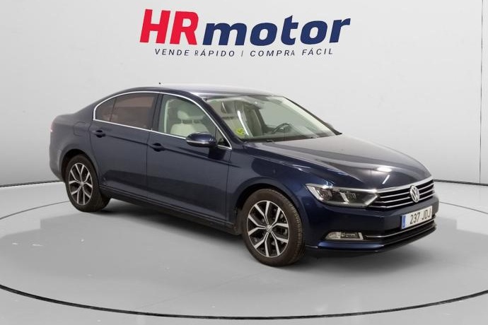 VOLKSWAGEN PASSAT Advance BMT