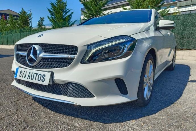 MERCEDES-BENZ A 180d 7G-TRONIC URBAN