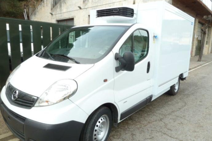 OPEL VIVARO CAJA FRIGORIFICA,FRIO DE CONGELACION CARRIER XARIOS 200/CON CONEX A LA RED 220V