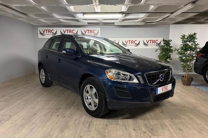 VOLVO XC60 D4  MOMENTUM
