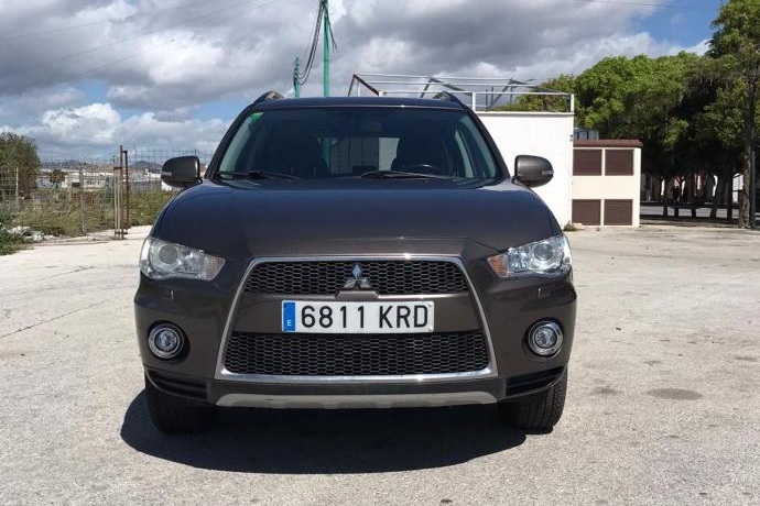 MITSUBISHI OUTLANDER 2.2 KAITEKI 4WD 7 PLAZAS