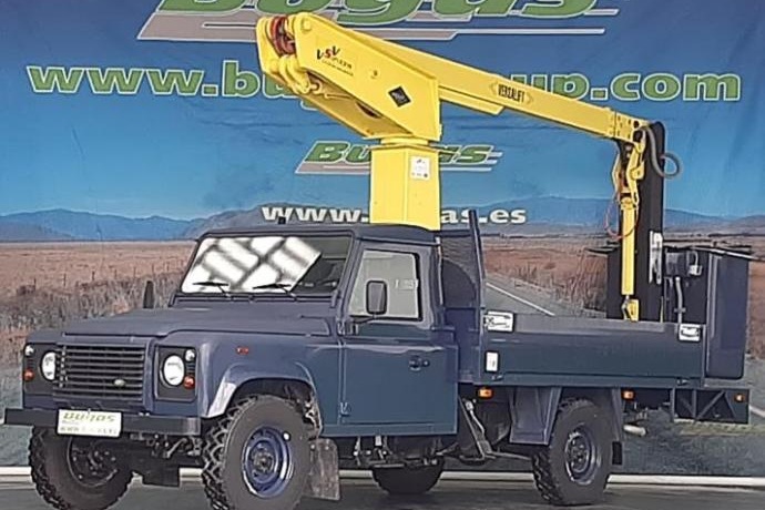 LAND-ROVER DEFENDER 2.4D 125 CV GRUA AEREA CON CESTA DE ELEVACION DE DOS OPERARIOS