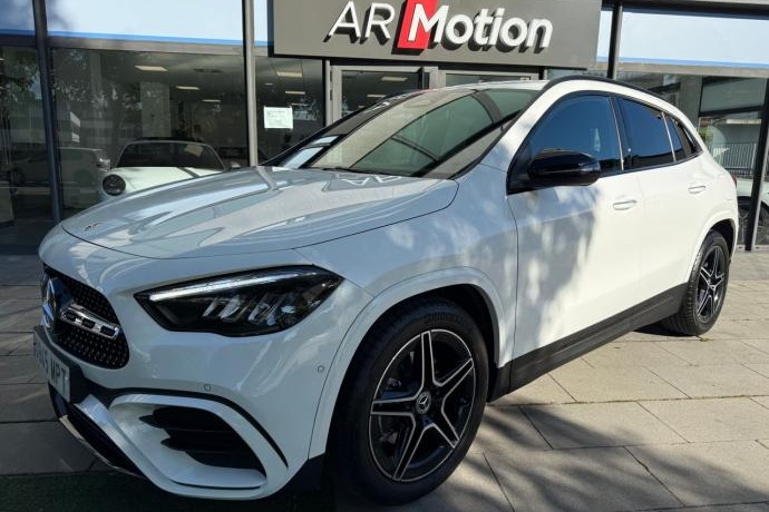 MERCEDES-BENZ GLA 200 AMG Line
