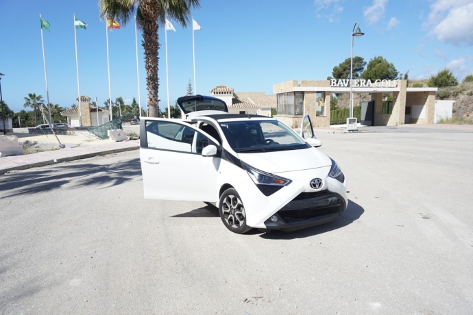 TOYOTA AYGO xplay shift-sky