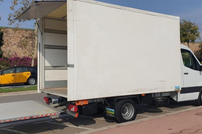 MERCEDES-BENZ SPRINTER 516 LARGO  CON PUERTA ELEVADORA  3.5 T