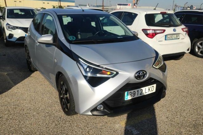 TOYOTA AYGO 5p 70 x-play