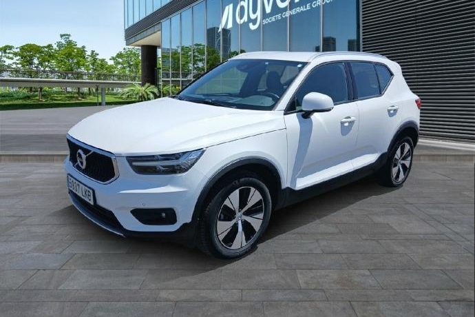VOLVO XC40 2.0 D3 MOMENTUM PRO