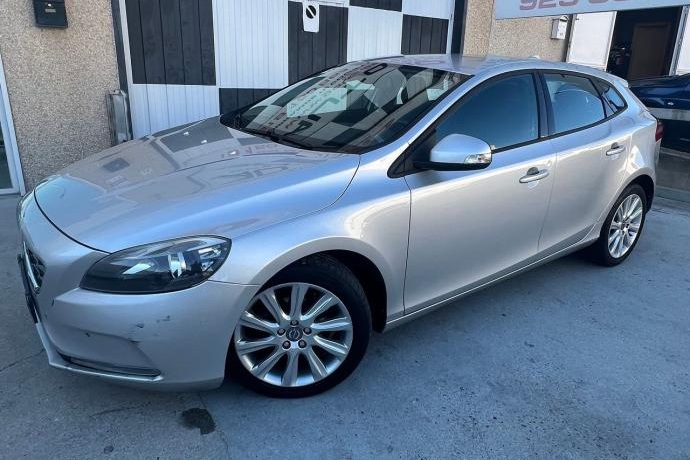 VOLVO V40 1.6 D2 KINETIC