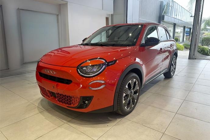FIAT 600 BEV LA PRIMA 115KW 156 5P