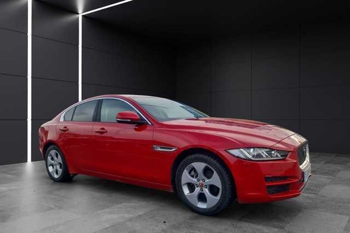 JAGUAR XE 2.0 Diesel Pure RWD Auto 132 kW (180 CV)