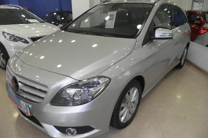 MERCEDES-BENZ B 180