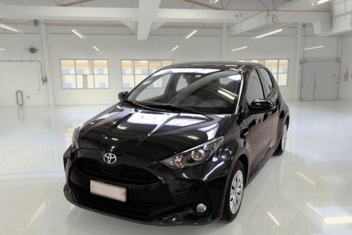 TOYOTA YARIS 1.5 120H Business Plus