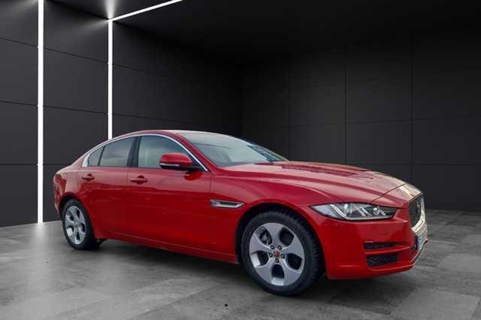 JAGUAR XE 2.0 Diesel Pure RWD Auto 132 kW (180 CV)