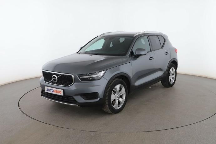 VOLVO XC40 2.0 T4 Momentum 2WD