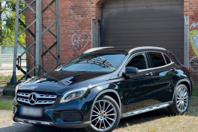 MERCEDES-BENZ GLA GLA 180 DCT