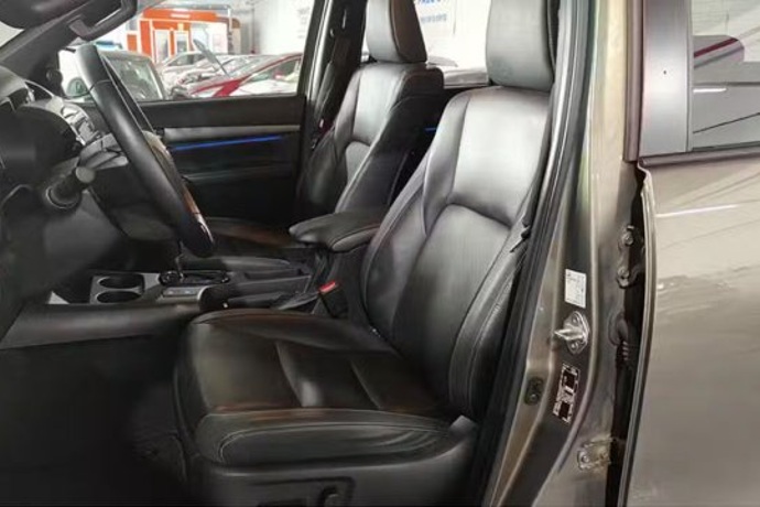 TOYOTA HILUX 2.8 D-4D C. Doble Invincible A/T